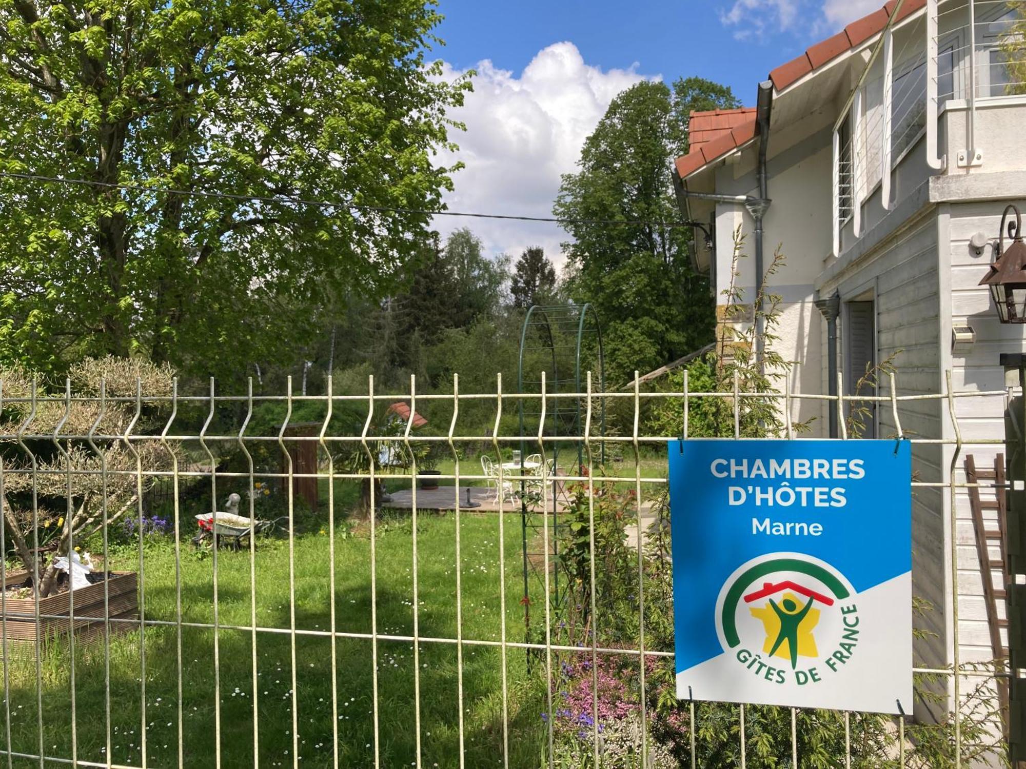 "Aux Chants Des Oiseaux" Domaine De La Renardiere Les Grandes-Loges Экстерьер фото